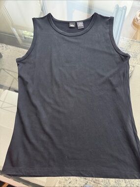 Women’s Black Sleeveless Crewneck Tank